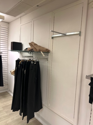 1410854-6 Skyltdockor, klädställningar och galgar