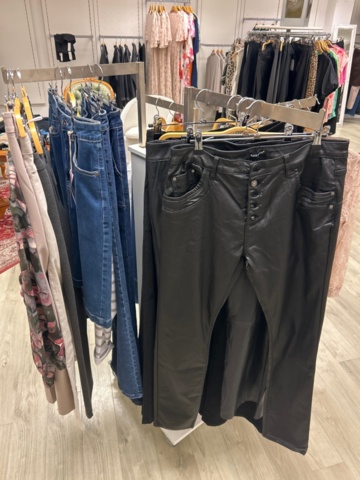 1410854-14 Skyltdockor, klädställningar och galgar