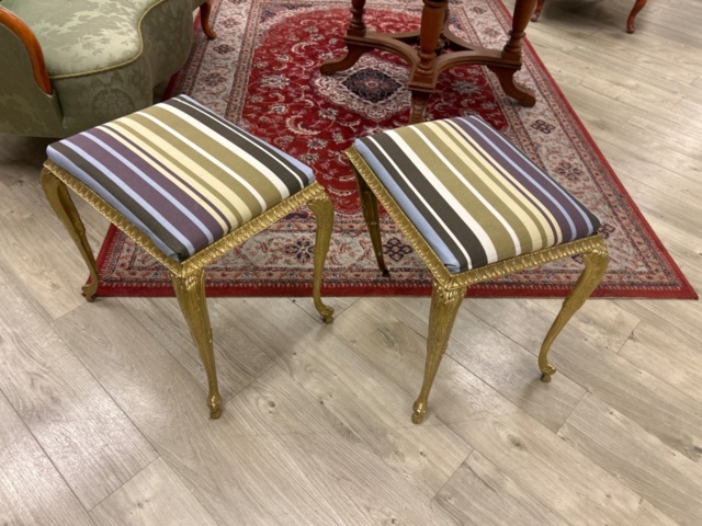 1410855-2 Butiksinredning - Möbler, mattor, kassadisk, m.m.