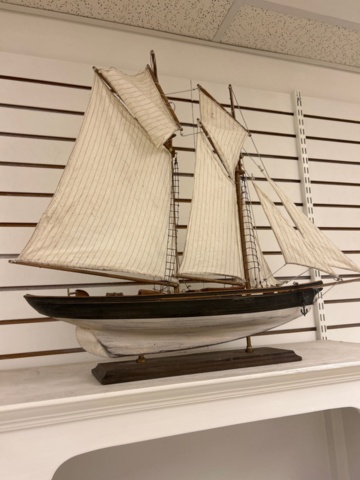 1410855-9 Butiksinredning - Möbler, mattor, kassadisk, m.m.