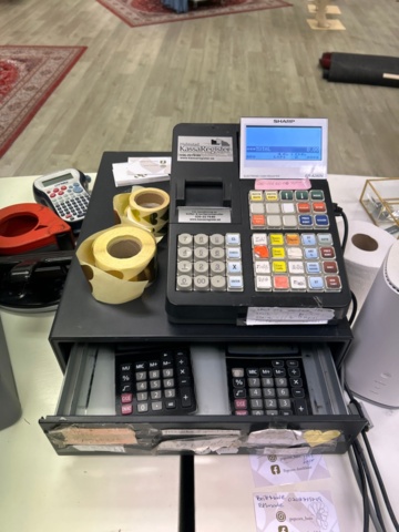 1410856-1 Kassaregister, skrivare och värmefläktar