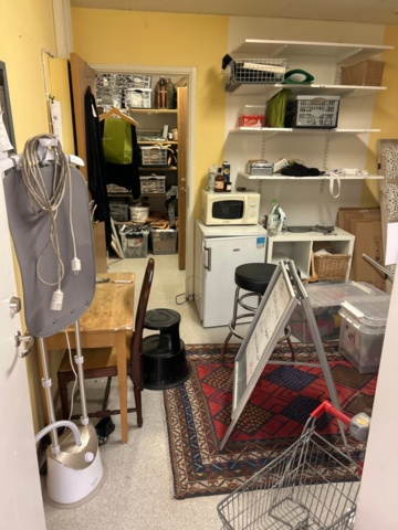 1410857-1 Samling med diverse lager- och butikstillbehör