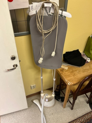 1410857-2 Samling med diverse lager- och butikstillbehör