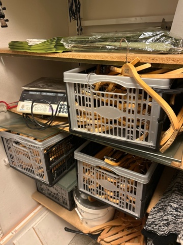 1410857-10 Samling med diverse lager- och butikstillbehör