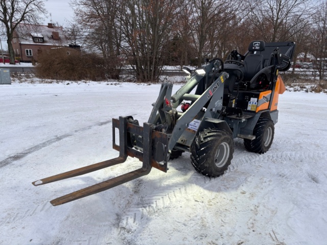 918937-1 Kompaktlastare - Giant G1500 (162h) 2022'