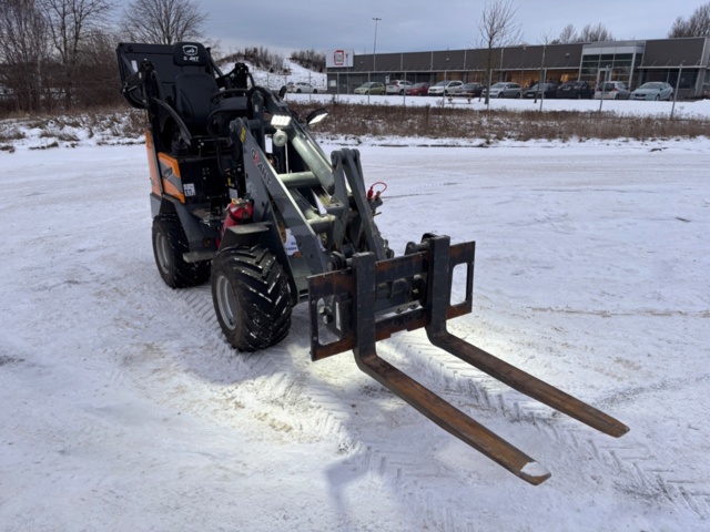 918937-7 Kompaktlastare - Giant G1500 (162h) 2022'