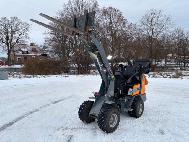 918937-12 Kompaktlastare - Giant G1500 (162h) 2022'