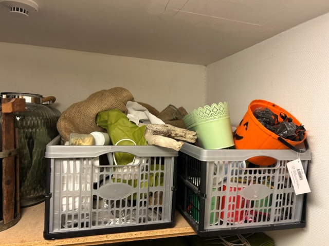 1410857-15 Samling med diverse lager- och butikstillbehör