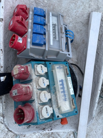 918938-3 Murbrukskärror 4 st med innehåll