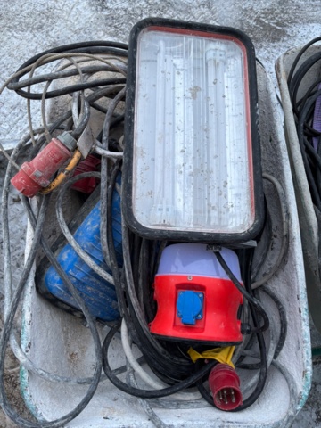 918938-4 Murbrukskärror 4 st med innehåll