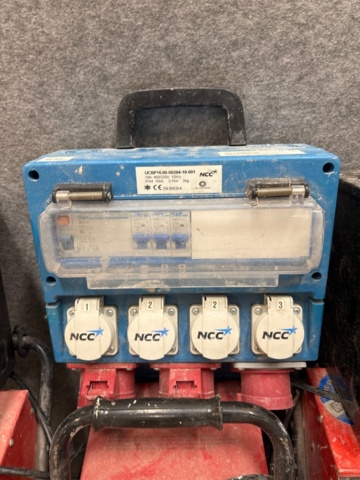 1410861-2 Samling med värmefläktar, belysning, centraler och kabelvindor