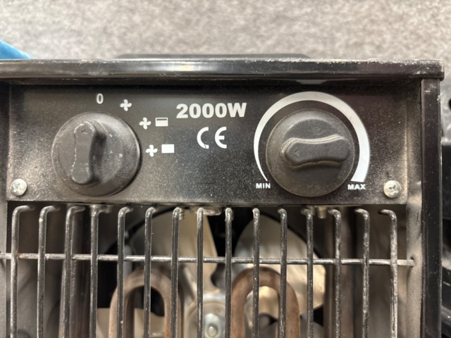 1410861-4 Samling med värmefläktar, belysning, centraler och kabelvindor