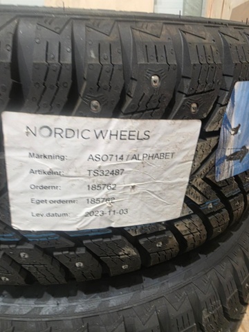 1470546-6 Vinterhjul 4 st med dubbdäck på aluminiumfälg - Nokian Hakkapeliitta 10 SUV 235/55 R18