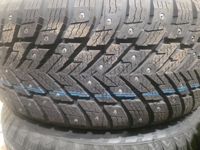 1470546-4 Vinterhjul 4 st med dubbdäck på aluminiumfälg - Nokian Hakkapeliitta 10 SUV 235/55 R18