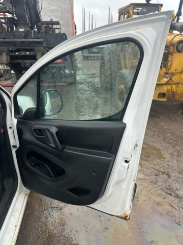 1447262-13 Peugeot Partner 1.6 HDi -2011
