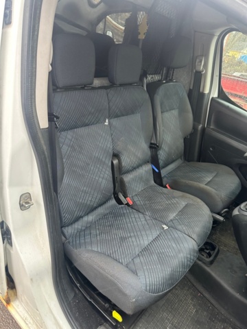 1447262-14 Peugeot Partner 1.6 HDi -2011