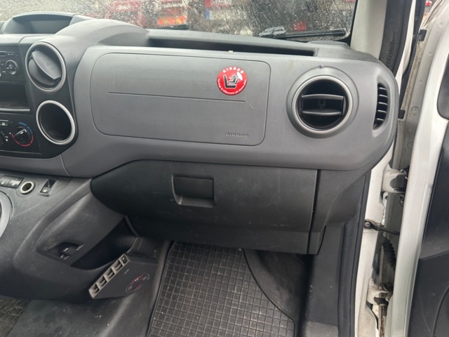 1447262-20 Peugeot Partner 1.6 HDi -2011