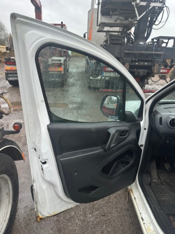 1447262-11 Peugeot Partner 1.6 HDi -2011