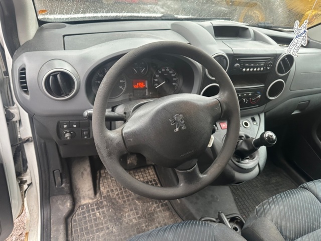 1447262-15 Peugeot Partner 1.6 HDi -2011