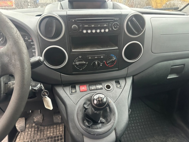 1447262-18 Peugeot Partner 1.6 HDi -2011