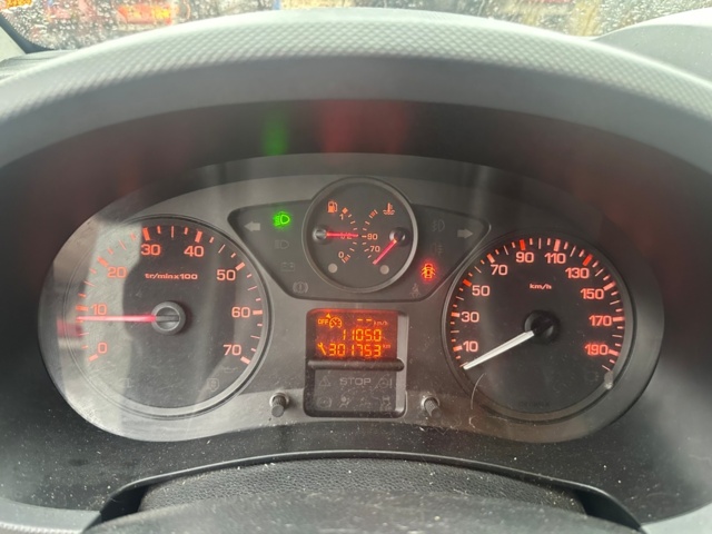 1447262-17 Peugeot Partner 1.6 HDi -2011