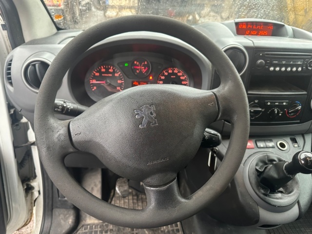 1447262-16 Peugeot Partner 1.6 HDi -2011