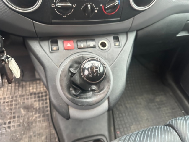 1447262-19 Peugeot Partner 1.6 HDi -2011