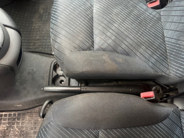 1447262-21 Peugeot Partner 1.6 HDi -2011