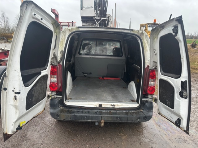 1447262-8 Peugeot Partner 1.6 HDi -2011