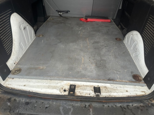 1447262-10 Peugeot Partner 1.6 HDi -2011