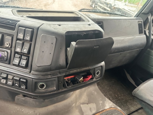 1447264-28 Volvo FH 12.1 6x2 -2000