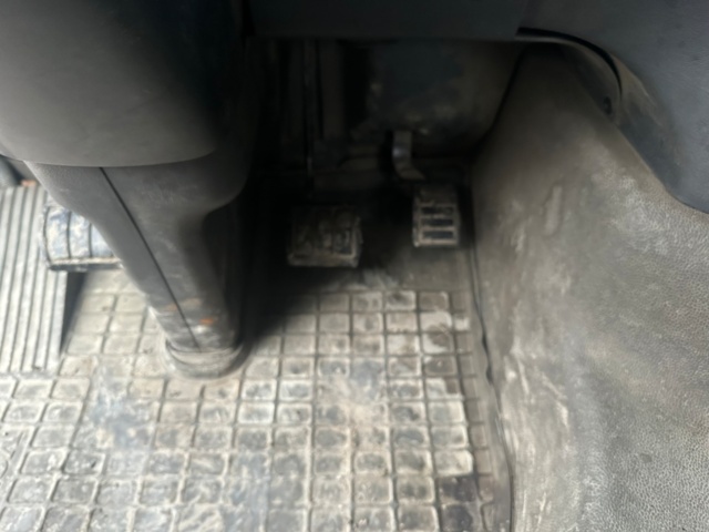 1447264-30 Volvo FH 12.1 6x2 -2000