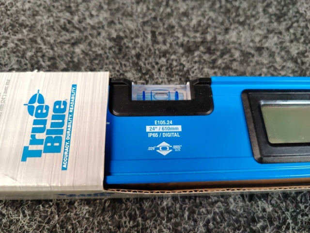 1470565-4 Digital Spirit Level True Blue 610 mm IP65