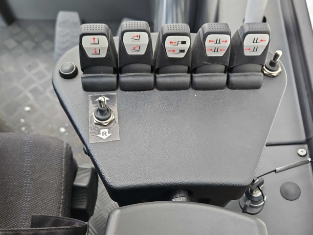 1444819-36 Semax P40L-E Eltruck med pappersklämma – 2020