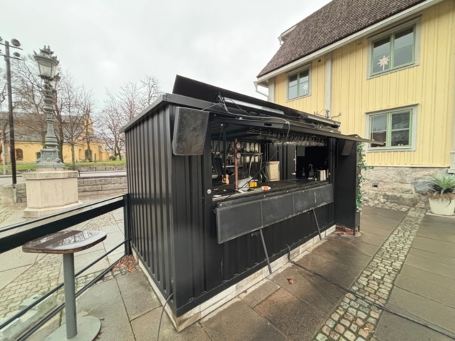 1468990-2 Barcontainer från Foco med invändig utrustning