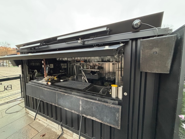 1468990-4 Barcontainer från Foco med invändig utrustning