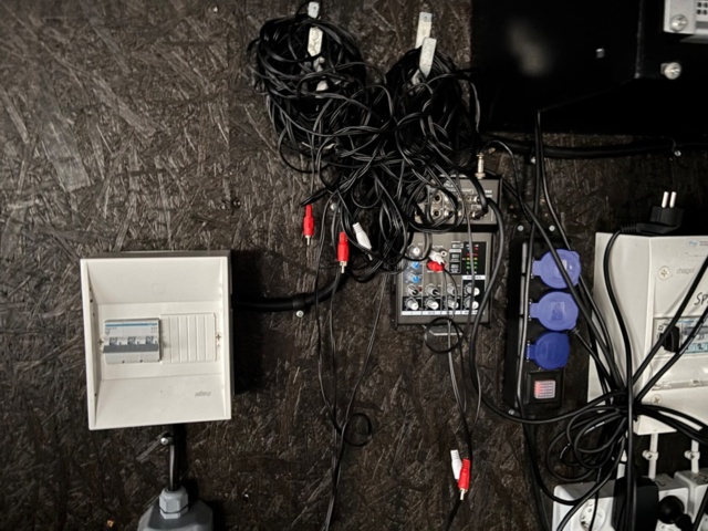 1468990-17 Barcontainer från Foco med invändig utrustning