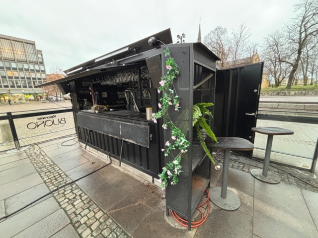 1468990-5 Barcontainer från Foco med invändig utrustning