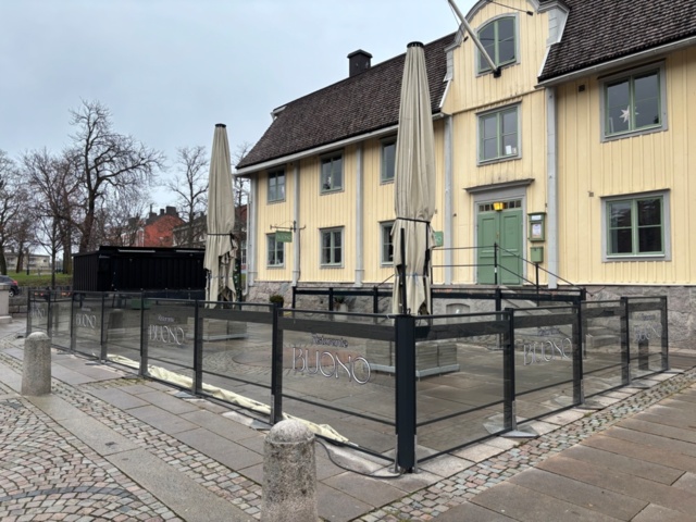 1468991-1 Glasade vindskyddspaneler (höj-/sänkbara) x18 sektioner - Svalson