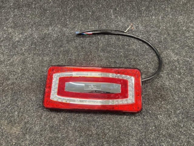 1468742-2 Baklampa LED Ellips