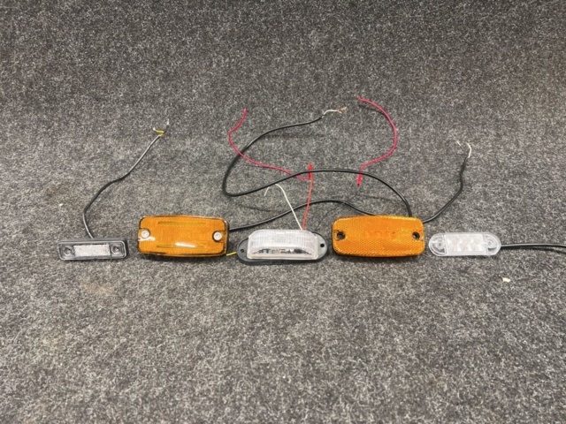 1468745-1 Positionsljus och sidomarkeringar