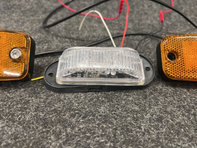 1468745-2 Positionsljus och sidomarkeringar