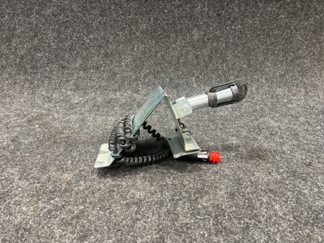 1468748-1 Warning light bracket for windows