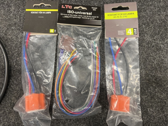 1468752-3 Assortment of additional lighting accessories