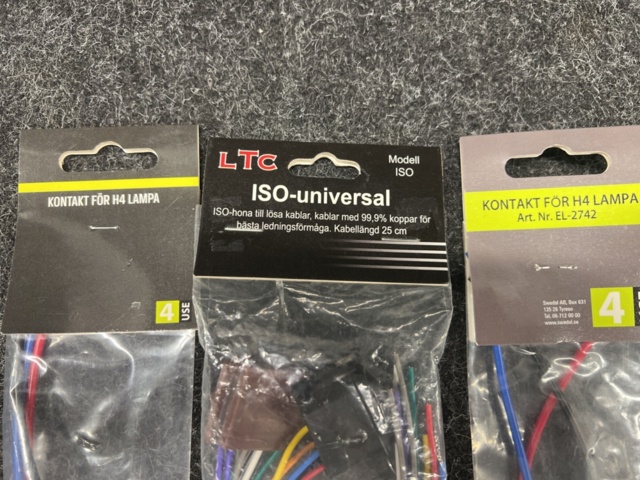 1468752-4 Assortment of additional lighting accessories