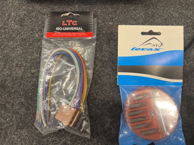 1468752-5 Assortment of additional lighting accessories