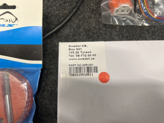 1468752-6 Assortment of additional lighting accessories