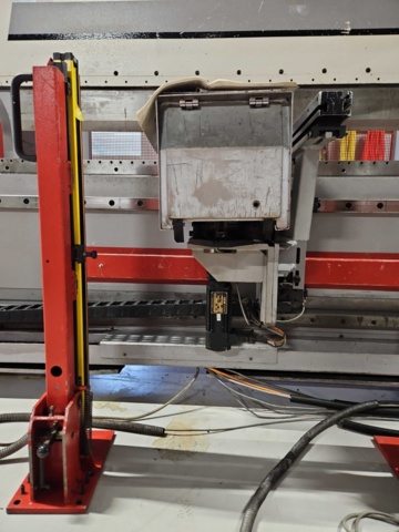 1444826-8 Kantpress - Beyeler PR6 Serie