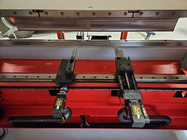 1444826-12 Kantpress - Beyeler PR6 Serie