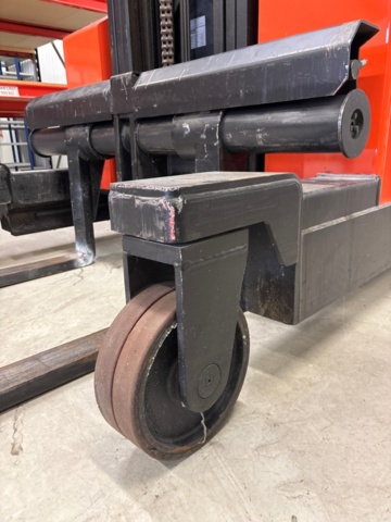 1410879-16 Fyrvägstruck - BT FRE270 -2013